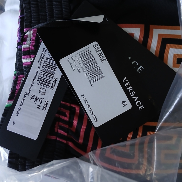 Versace Multicolor Geometric Pattern Shorts - Picture 5 of 5